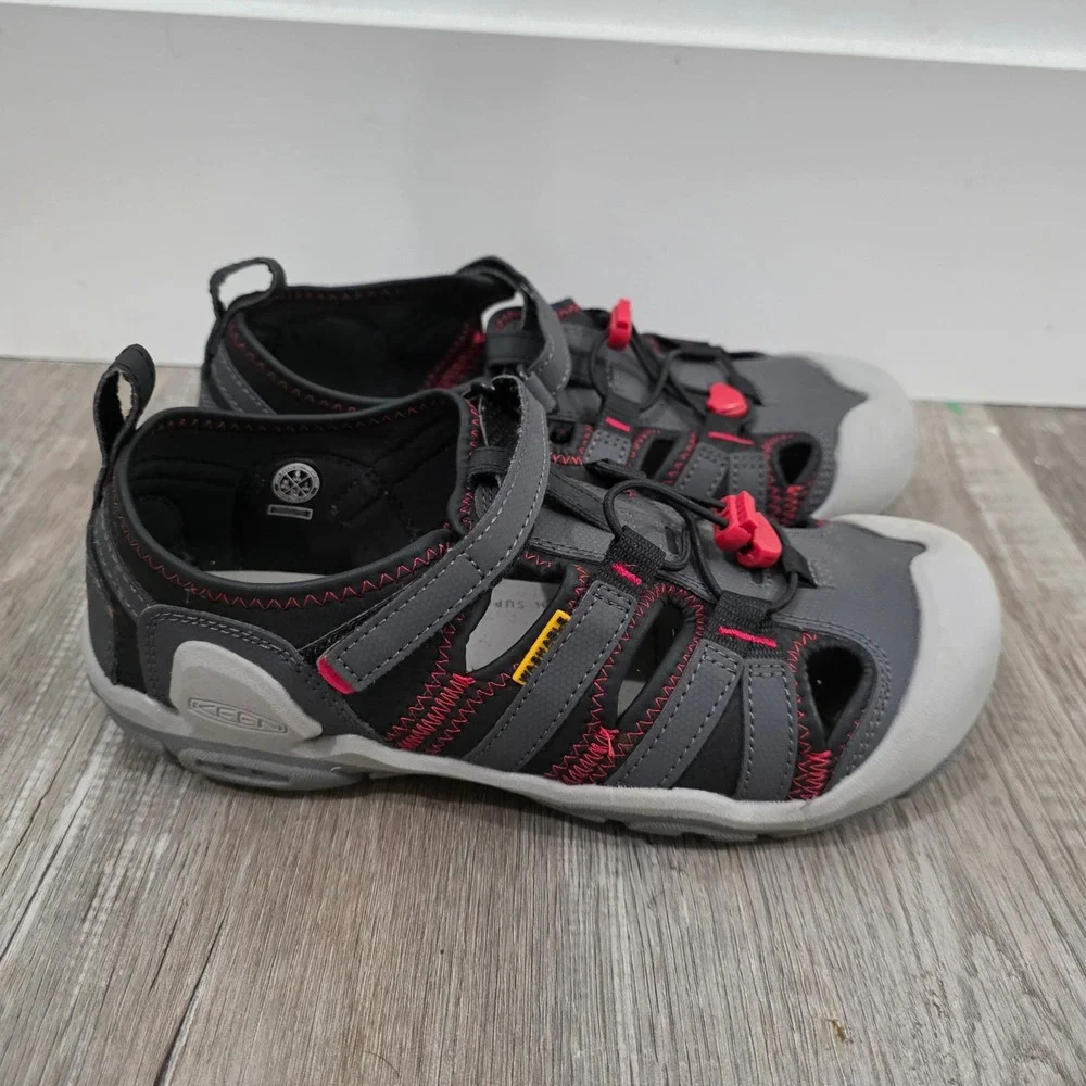 KEEN Boys Knotch Creek Sandals Size 6 Gray Red Hiking Water Shoes Closed Toe